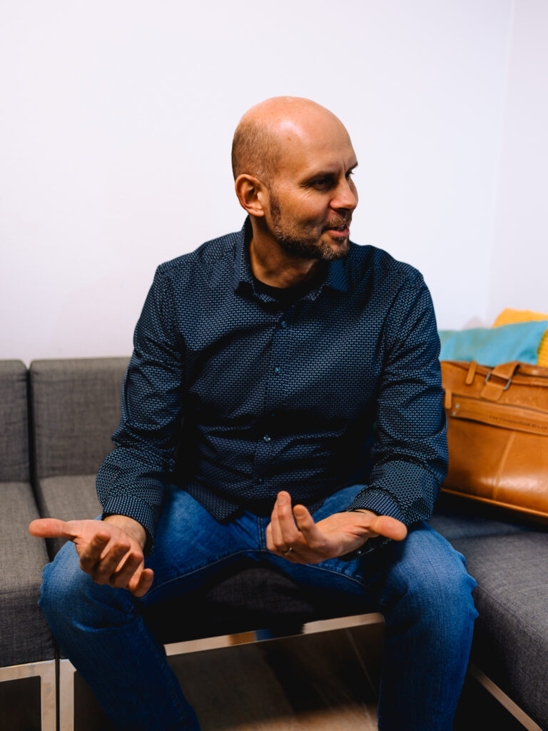 monikulttuurinen kompetenssi,
monikulttuurinen työnohjaus,
kulttuurinen kompetenssi työelämässä,
työnohjaus kansainvälisille tiimeille,
monikulttuurinen johtaminen,
kansainvälinen työnohjaaja,
työnohjaus Tampere,
työnohjaus verkossa,
valmentava johtajuus monikulttuurisessa ympäristössä,
työnohjaus tiimityöhön,
työnohjaus kulttuurienväliseen viestintään,
työnohjaaja Valtteri Tuokkola,
kulttuurienvälinen vuorovaikutus työpaikalla,
työnohjaus organisaatioille,
monikulttuurinen työyhteisö,
ratkaisukeskeinen työnohjaus