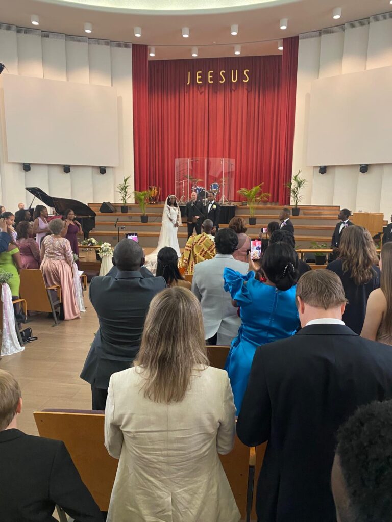 pastori kirkko seurakunta vihkiminen toimitukset